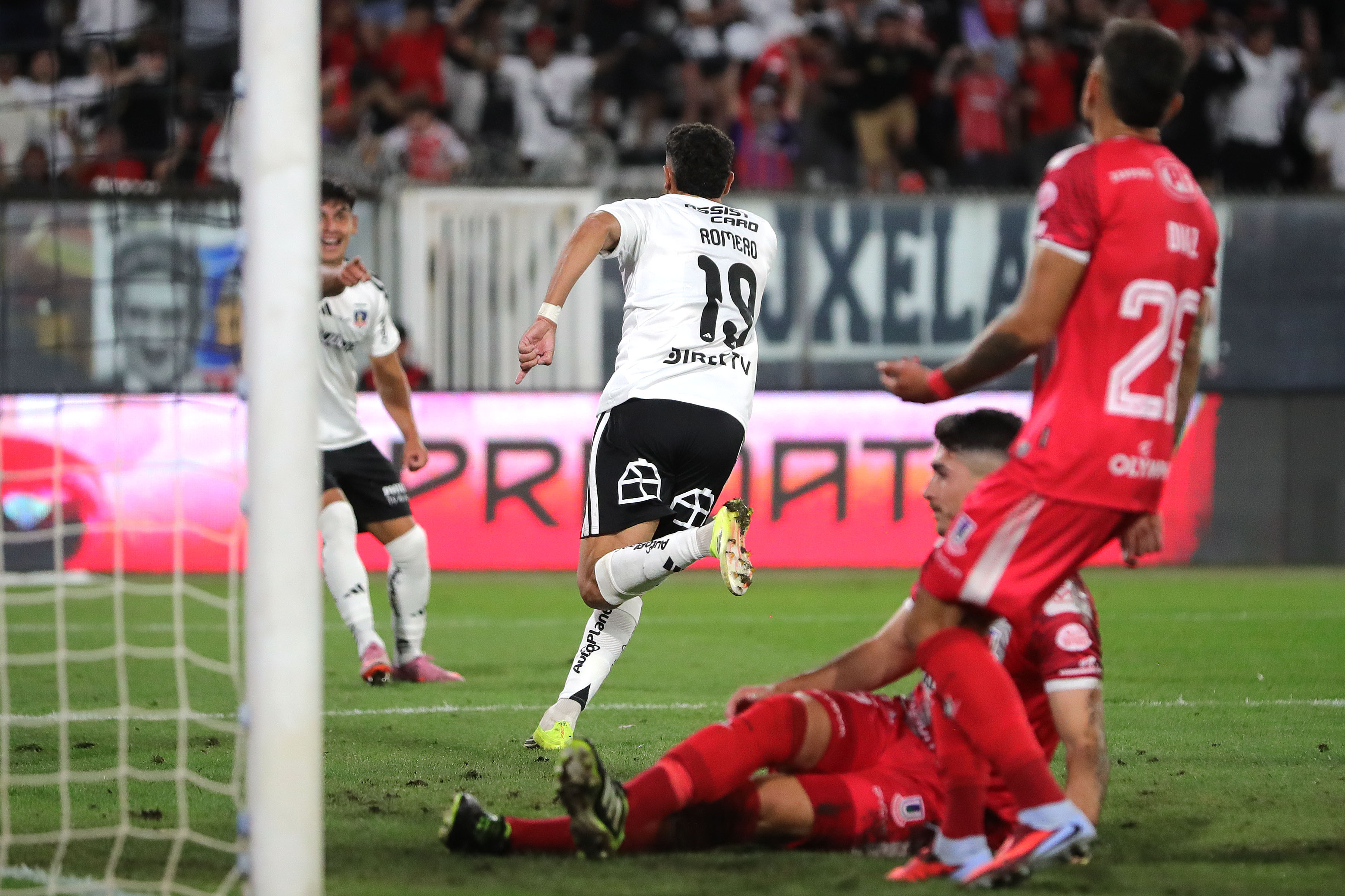 Colo Colo venció agónicamente a Unión La Calera en el cierre de la tercera fecha